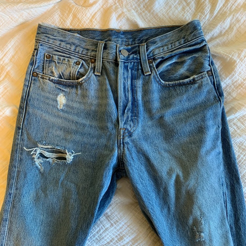 light wash levis 501 skinny jeans